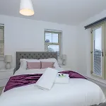 Corner By The Canal - Duplex - Pass The Keys * Leeds (West Yorkshire)