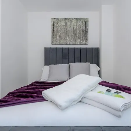 Corner By The Canal - Duplex - Pass The Keys Semesterbostad