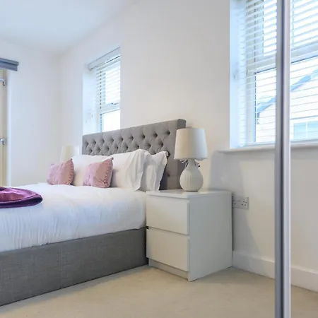 Corner By The Canal - Duplex - Pass The Keys