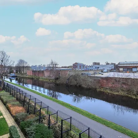 Corner By The Canal - Duplex - Pass The Keys *