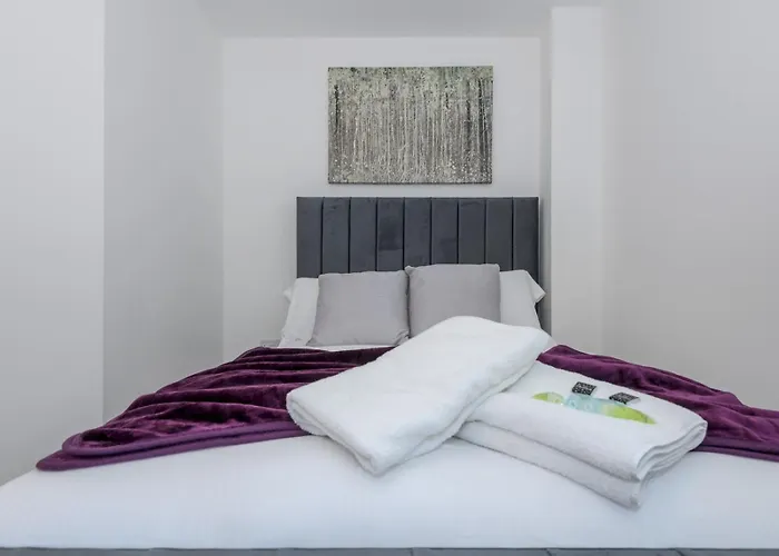 Corner By The Canal - Duplex - Pass The Keys Holiday home