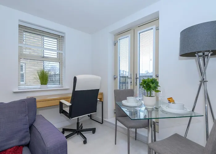 Corner By The Canal - Duplex - Pass The Keys Leeds (West Yorkshire)