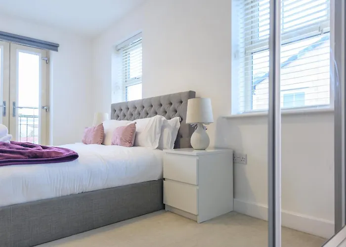 Corner By The Canal - Duplex - Pass The Keys