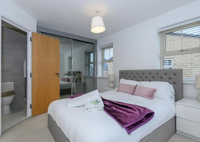 Corner By The Canal - Duplex - Pass The Keys Holiday home