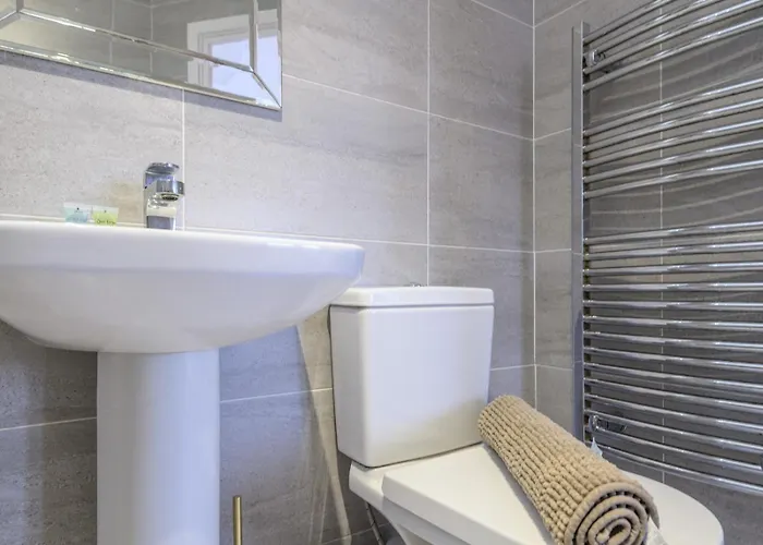 Corner By The Canal - Duplex - Pass The Keys Holiday home *