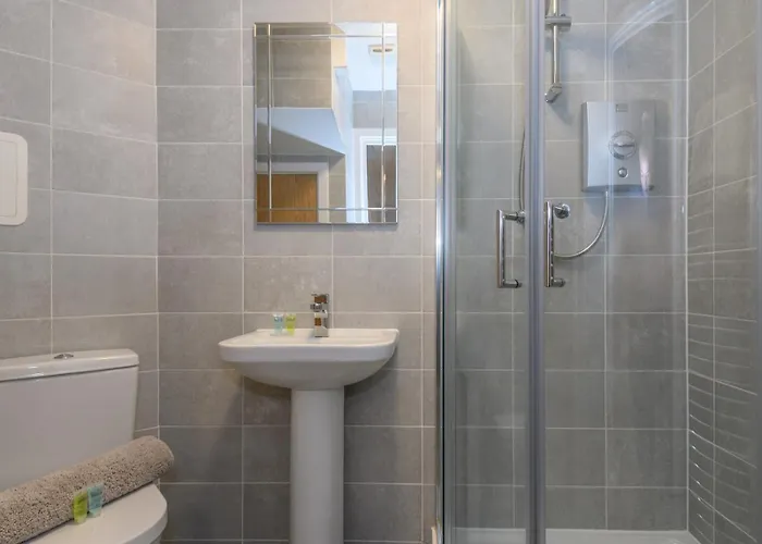 Corner By The Canal - Duplex - Pass The Keys *