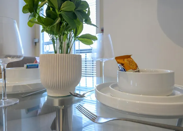 Corner By The Canal - Duplex - Pass The Keys *