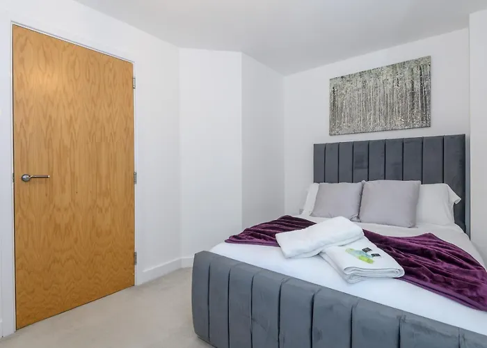 Corner By The Canal - Duplex - Pass The Keys Holiday home