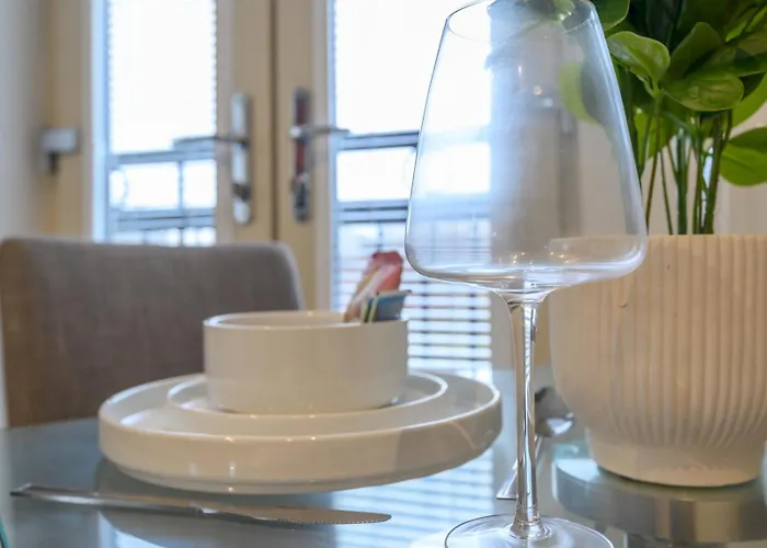 Corner By The Canal - Duplex - Pass The Keys Holiday home