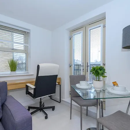 Corner By The Canal - Duplex - Pass The Keys לידס