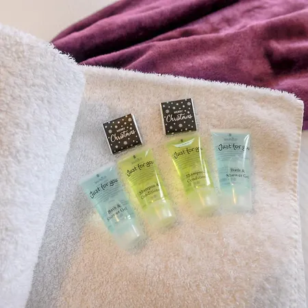 Corner By The Canal - Duplex - Pass The Keys * 利兹