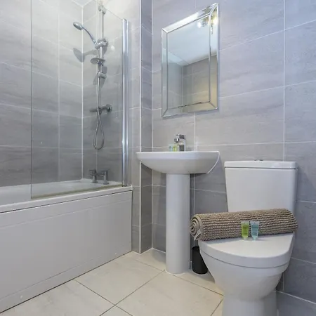 Corner By The Canal - Duplex - Pass The Keys לידס